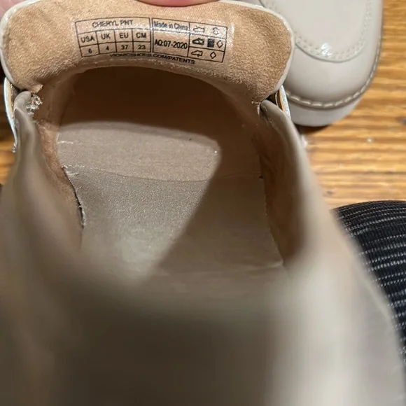 Vionic Cheryl Tan Women's Slip On Loafer Patent Leather Size 6 - Picture 5 of 5